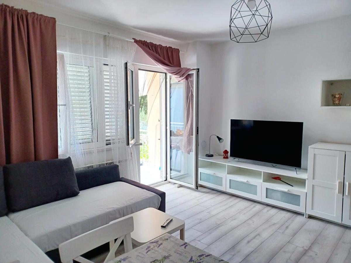 Apartmani Ramesa Murter Buitenkant foto